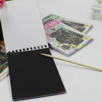 Urad Magic Color Mavrica Nič Art Paper Opomba knjigo v Celoti Črno DIY Risanje Igrače, Barvanje Barvanje Otroci Doodle Darilo 10*14 cm