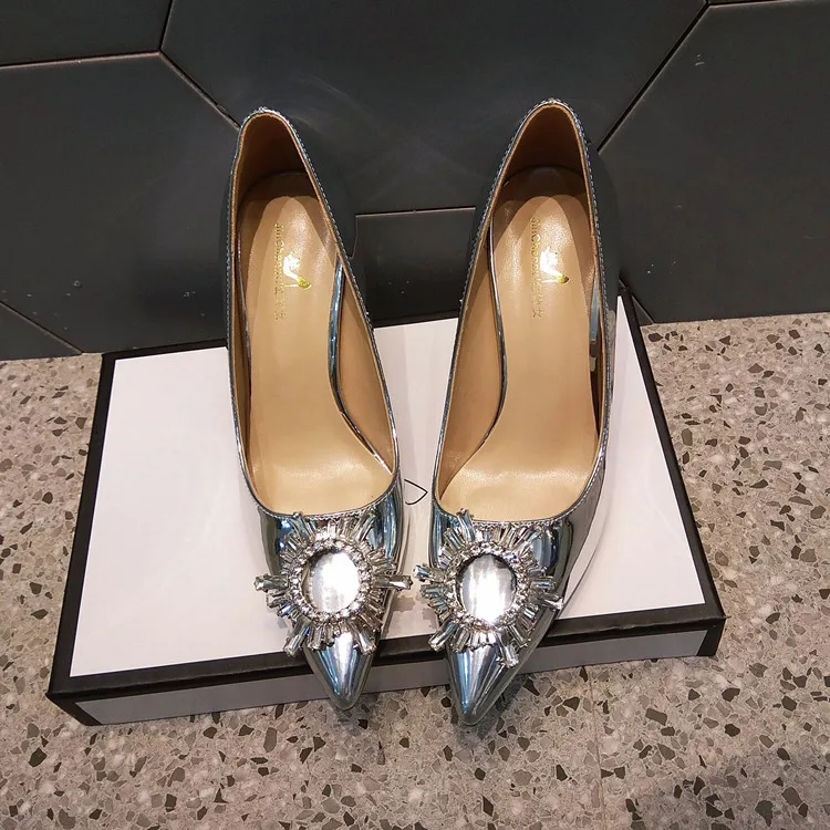 Novi modni stil žensk črpalke srebro lakasto usnje strass Nosorogovo Točke toe visokih petah nevesta poročni čevlji