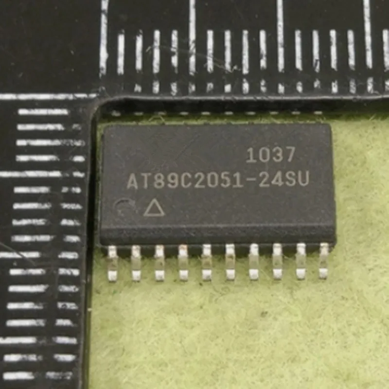 10pcs/veliko AT89C2051-24SU AT89C2051 SOP-20 8-bitni Mikrokrmilnik z 2K Bajtov Flash