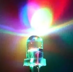 50PCS 5mm 4pins RGB LED Skupno anodo Tri-Color Svetleče Diode Razpršene Meglo pregleden
