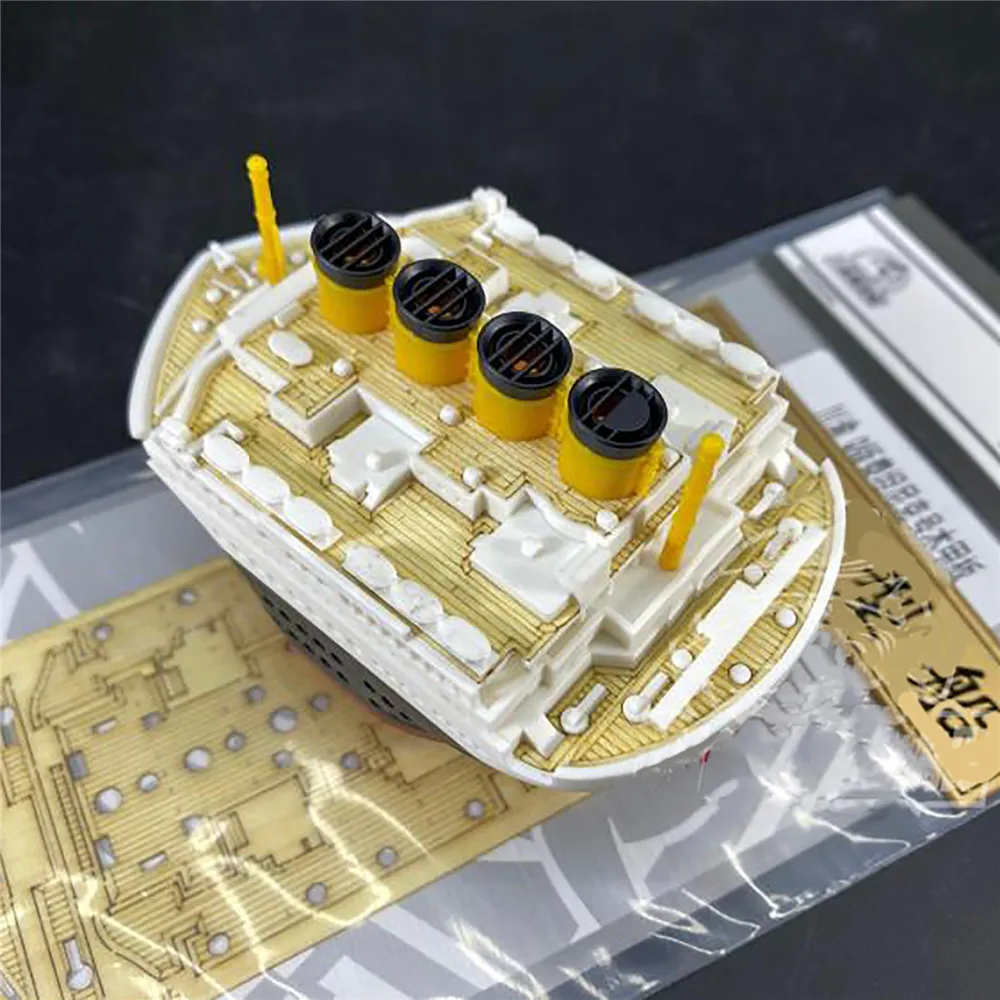 DIY Ladje Model Sestavljanje Kompleti Za Mini B-001 Titanic (Royal Križarjenje Q Edition Model Komplet z/withou Leseni Kabini