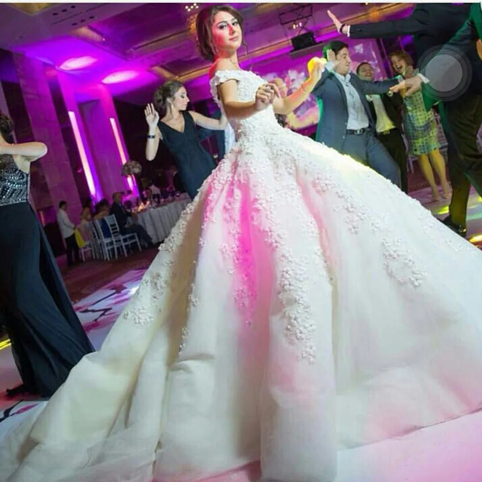 Vestidos De Novia 2020 Elegantno luksuzno poročno obleko Ljubica off ramo Kratek Rokav Cvetje Zabuhle Princess Poroka obleke