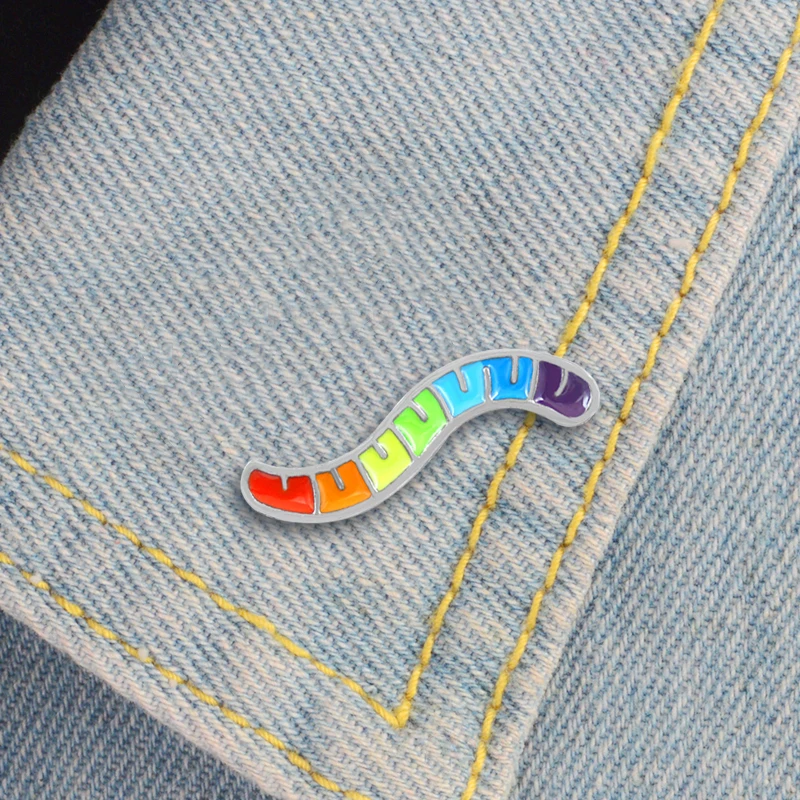 Mavrične barve earthworm risanka težko emajl pin Srčkan plazil bug broška Pulover denim nahrbtnik značko Srčkan darilo za otroke