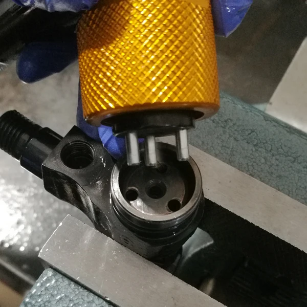 ERIKC diesel injektor Ventil Tri Čeljusti tools, da se odstranijo ventil za vbrizgavanje odprtino ploščo E1024031