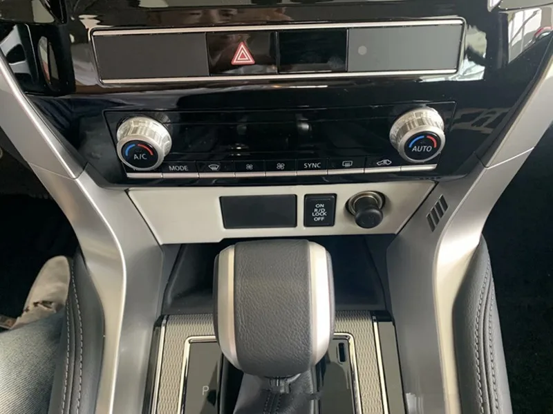 Avto Notranje vžigalnik plošča Pokrov Trim Nalepka je Primerna za Mitsubishi Pajero Sport 2020 Avto Notranje zadeve Styling Ogljikovih vlaken