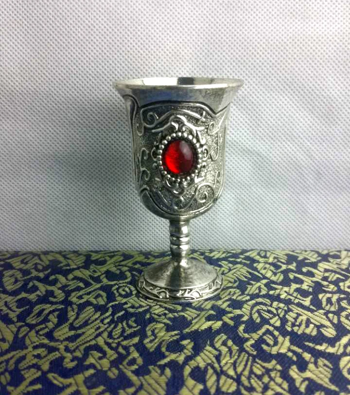 Izdelati Kitajski Klasična Umetna Srebrni Kovinski Vino Pokal, Vdelan z Rdeče Noge