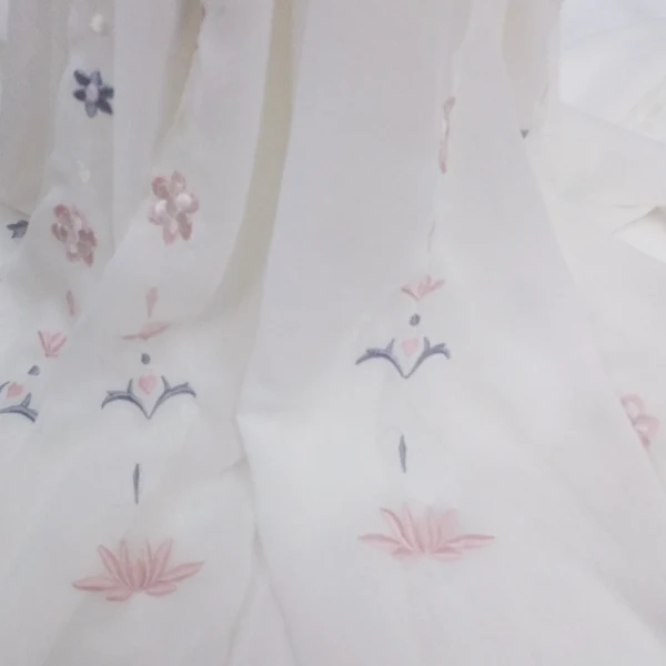 Določanje položaja vezene Šifon tkanine za obleko enostransko krpo krilo Hanfu spot