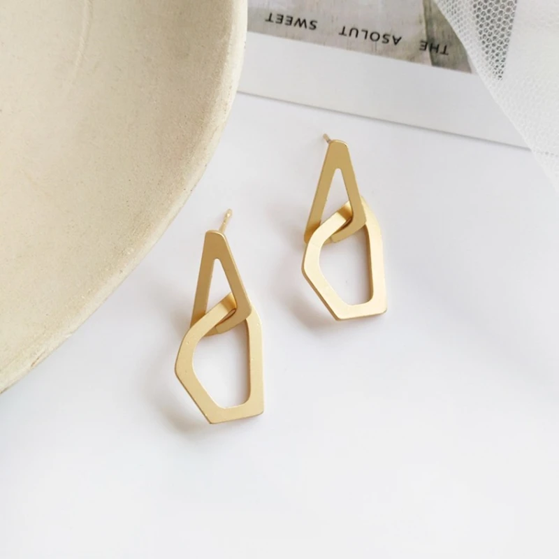 Kovinski geometrijske stud uhani iz Južne Koreje, nov modni uhani za ženske v letu 2020