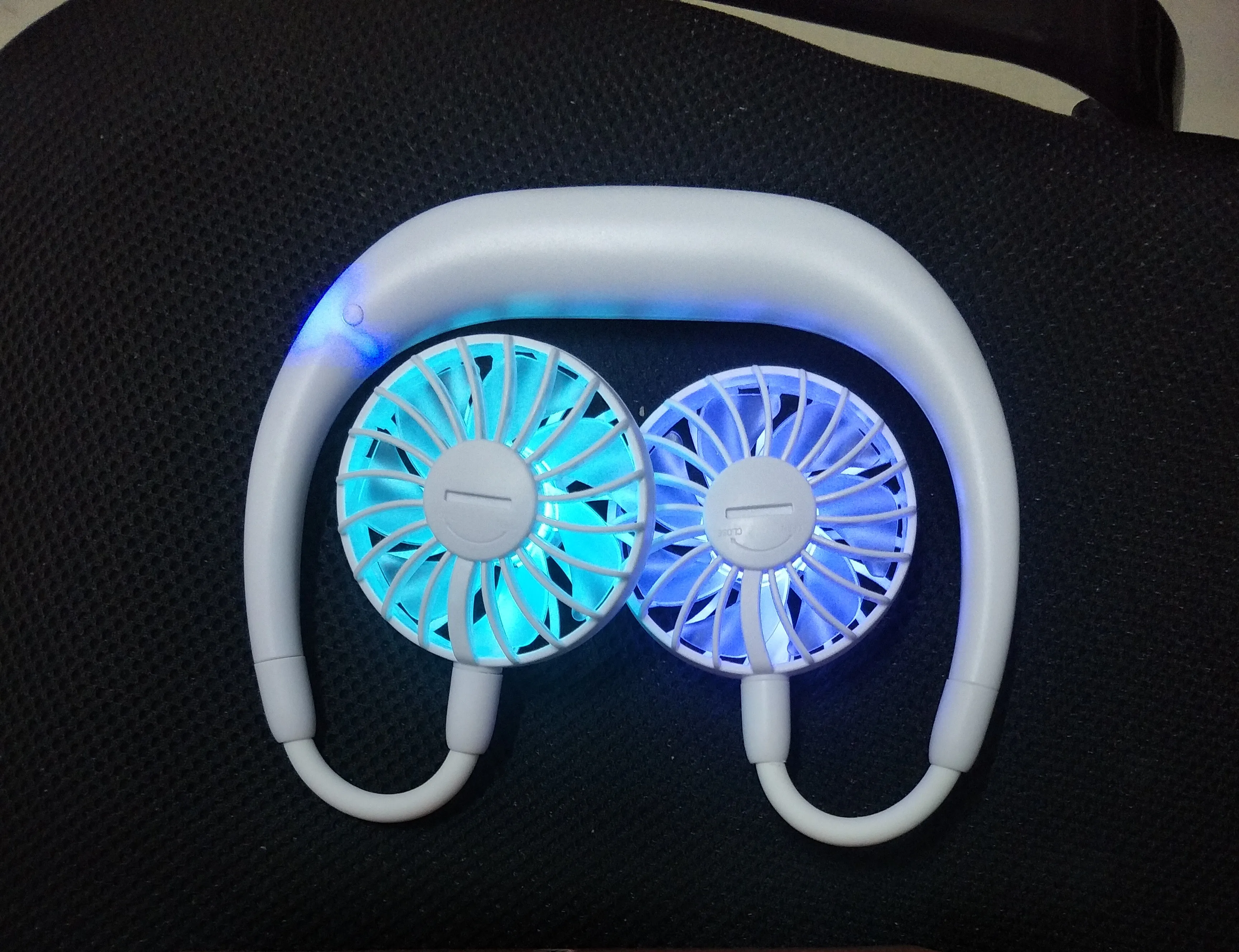 Razbarvanje lučka LED Prenosni USB Polnilne Neckband Leni Vratu Visi Slog Dvojno Hlajenje Mini Navijači