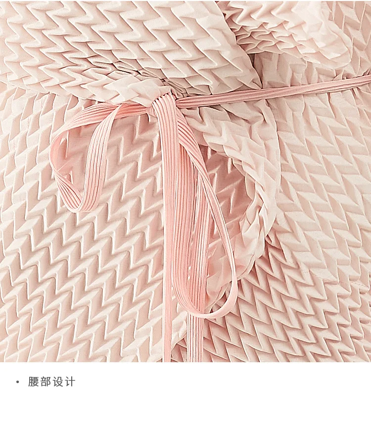 Jakna Ženske Miyake Naguban Plus Velikost 2020 Jeseni Nova Barva Znižuj Ovratnik Batwing Dolgo Oplaščeni Svoboden Outwear Za Ženske