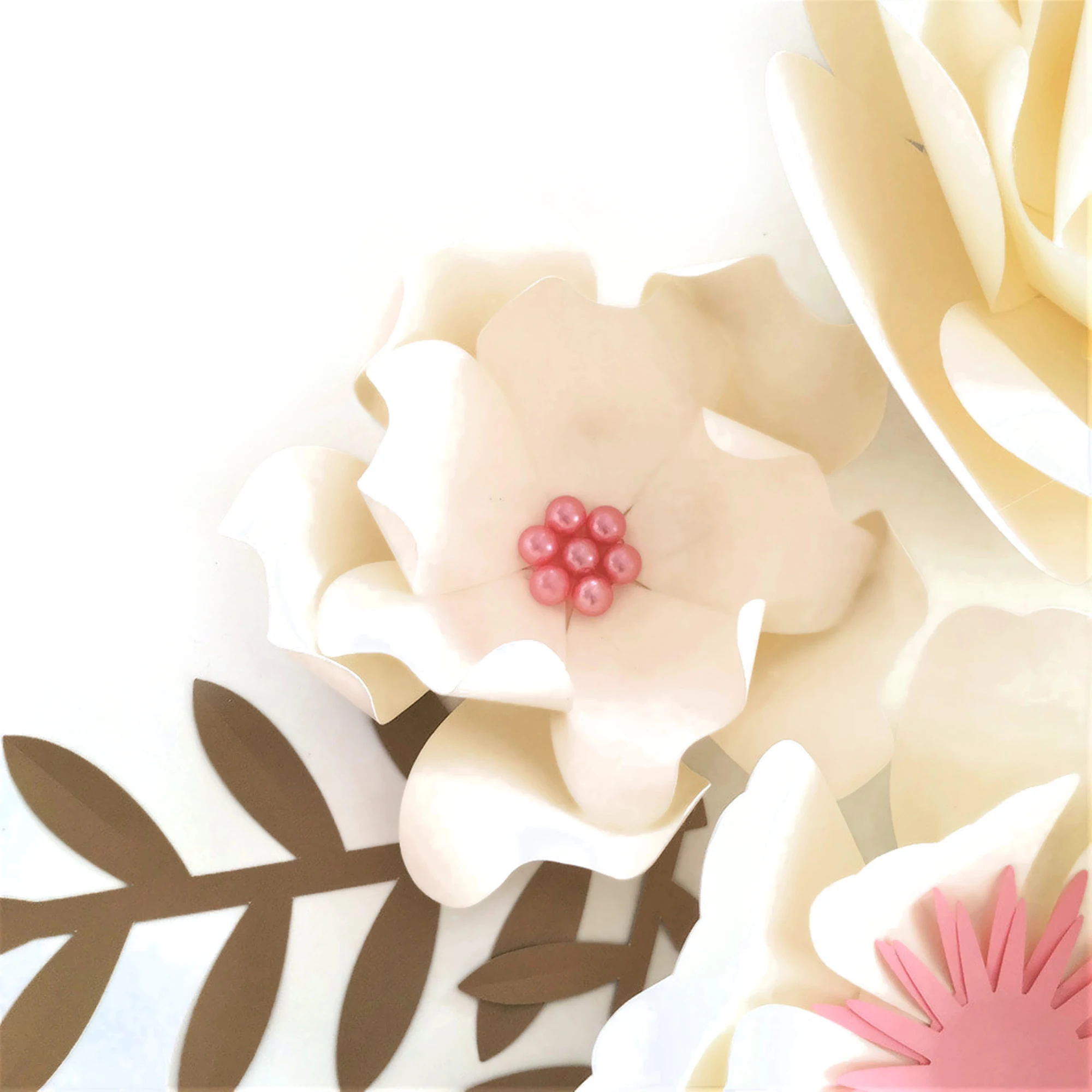 Ročno Pink Ivory White Fleur Končana Papirnate Rože Zlato Listi Set 4 Vrtec Steno Deco Baby Tuš Dekleta Soba Dekor