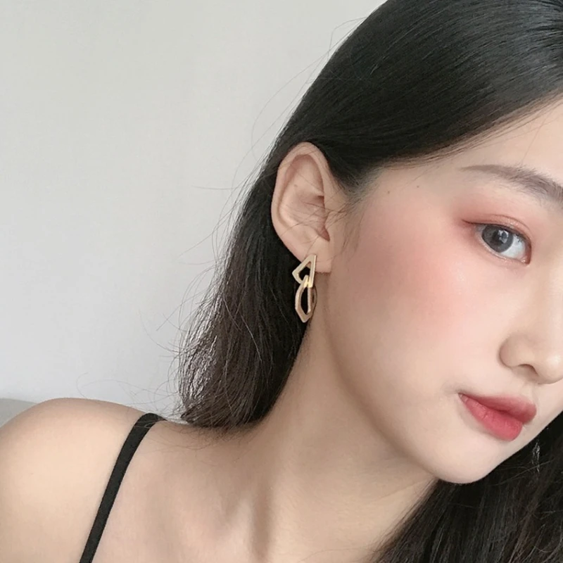 Kovinski geometrijske stud uhani iz Južne Koreje, nov modni uhani za ženske v letu 2020