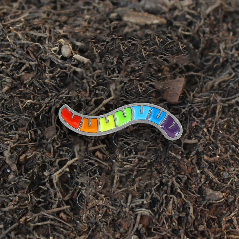 Mavrične barve earthworm risanka težko emajl pin Srčkan plazil bug broška Pulover denim nahrbtnik značko Srčkan darilo za otroke