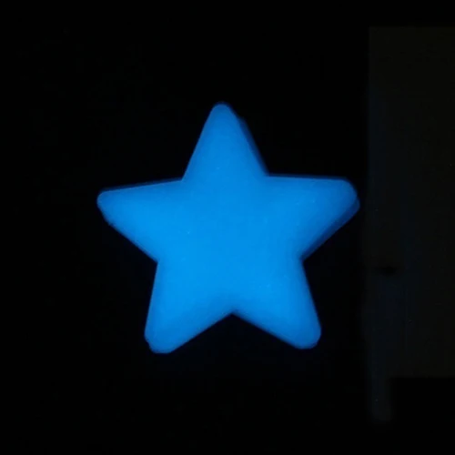 VROČE PRODAJE！！！Nov Prihod 100 kozarcev Plastične Stenske Nalepke Svetleče Zvezde Žareti v Temno Modra Soba 3 cm Nalepke na Debelo Dropshipping